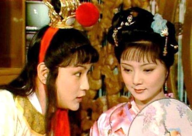 宝玉抗拒金玉良缘只为黛玉？不！宝钗早已失去“妻格”