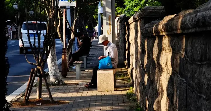 家中老人只要过了80岁高龄，这5件事做还是不做，真的完全不一样