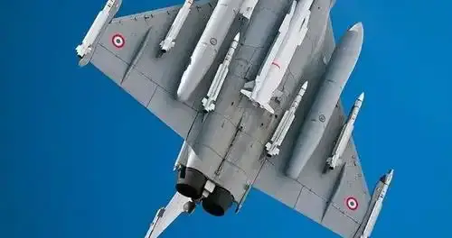 马克龙一声令下，法国阵风携带核弹起飞，要给欧洲撑起核武保护伞