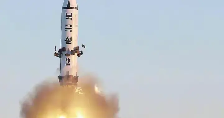 朝鲜亮出8700吨，10个垂发管直指美日韩，特朗普的“礼物”来了？