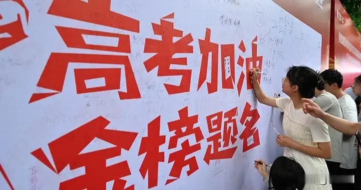 “最惨考生”陈亮：高考前父亲离世！考完试办丧事，拒绝所有捐款