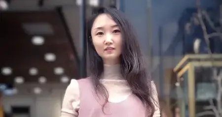 男：“老板娘，给我拿瓶白酒，”女：“好，你要什么白酒啊？”