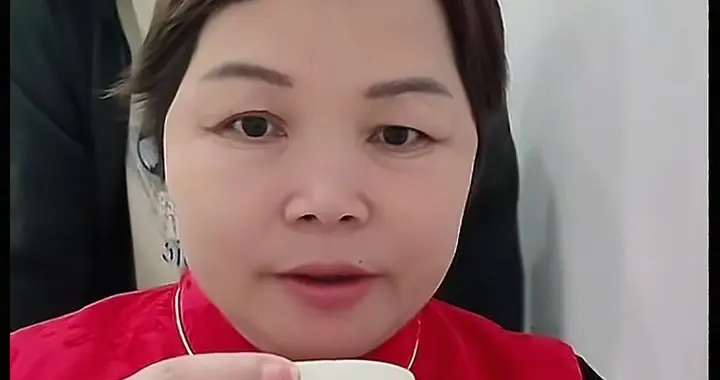 爸妈带叶锐聪吃火锅有海参有螃蟹 网友祝东姐身体好 把病转给人贩子