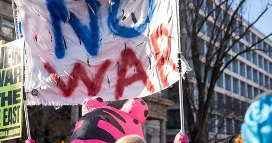 这笔账怎么算都离谱。伊朗声称美军死伤过半千，美国咬死只死六个