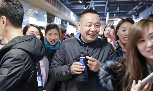 远离“造神”陷阱，人民日报辟谣，揭开了胖东来的“真实现状”