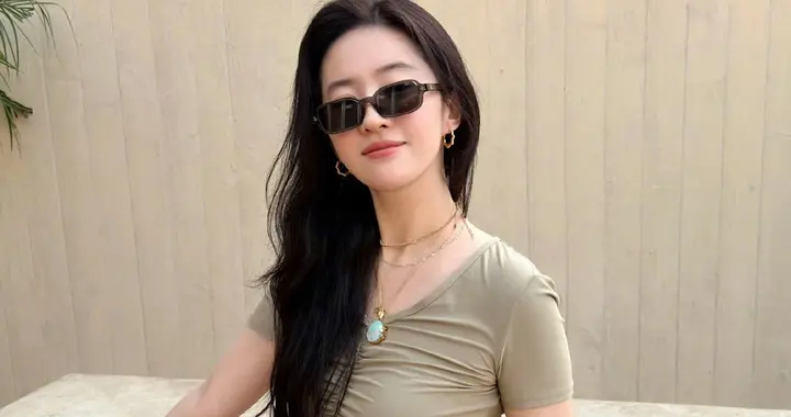 刘亦菲 度假美照 自由度极高的她算是内娱独一档了吧！