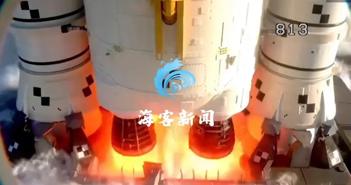 现场画面：美国执行载人绕月任务火箭发射升空