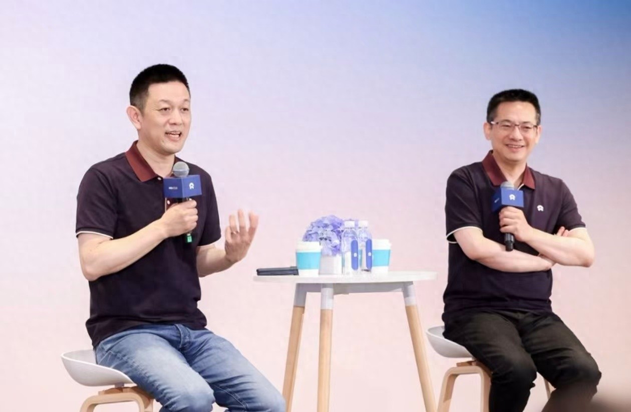 ES8大五座：蔚来撬开高端纯电的“情绪溢价”