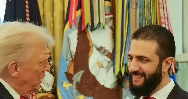 结束了！朱拉尼宣布重磅消息，叙利亚街头万人狂喜：终于盼到这天