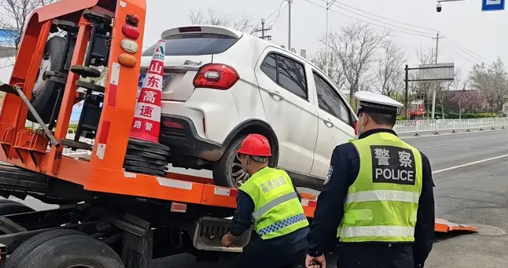 为什么满大街的无人配送车没事，老头乐却要被清退？答案太扎心了