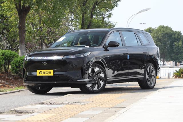 15万级纯电6座车，续航超1300公里，带冰箱彩电，适合大家庭