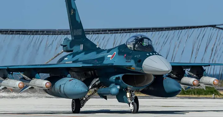 日本模拟攻击辽宁舰？12架F-2出击被拍下，满挂48枚反舰导弹