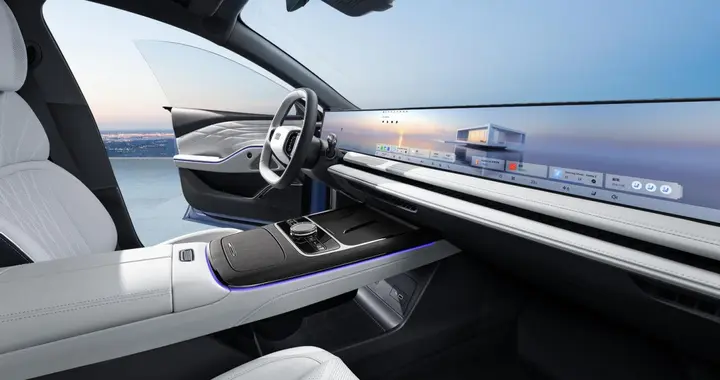 45英寸8K屏背后，银河E8的座舱逻辑