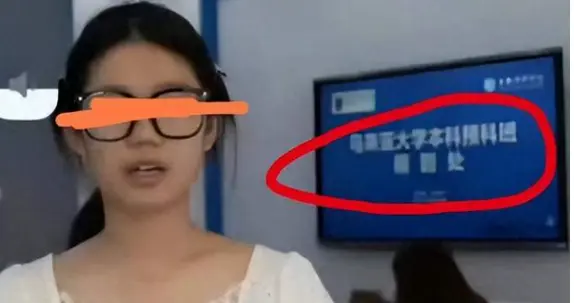 人民日报批评后，摸臀风波当事女子再迎坏消息，这下财路彻底堵死