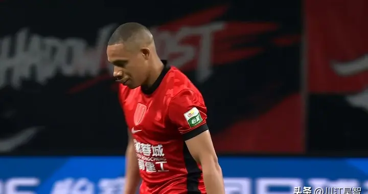 罗慕洛圆月弯刀定乾坤