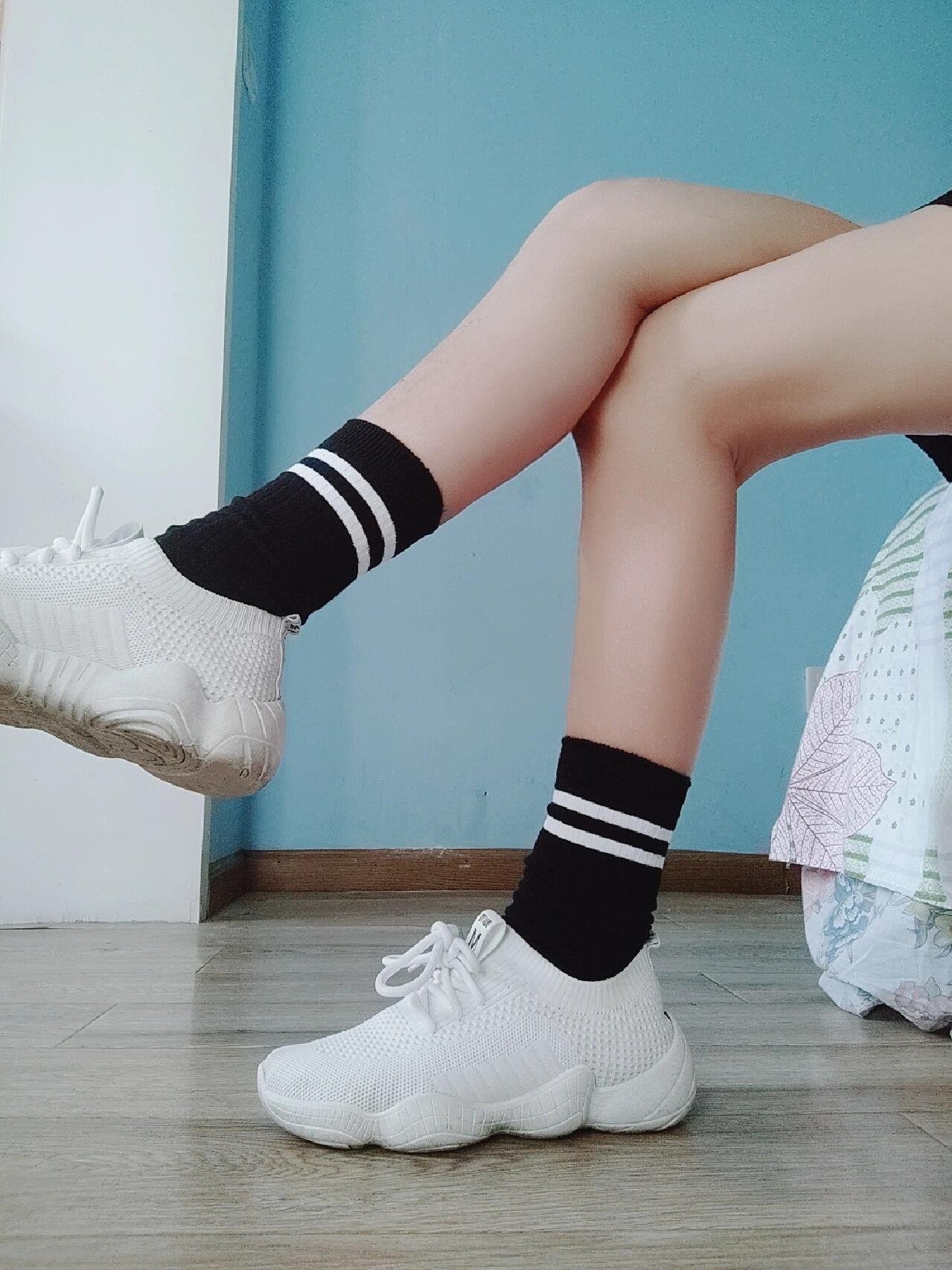 这双条纹袜未免也太好看了吧！！！
