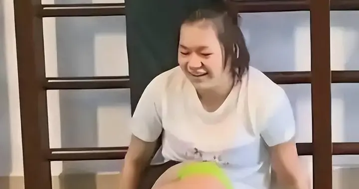 19岁全红婵含泪自曝：喝口水都怕胖，发育关真是女运动员的噩梦？