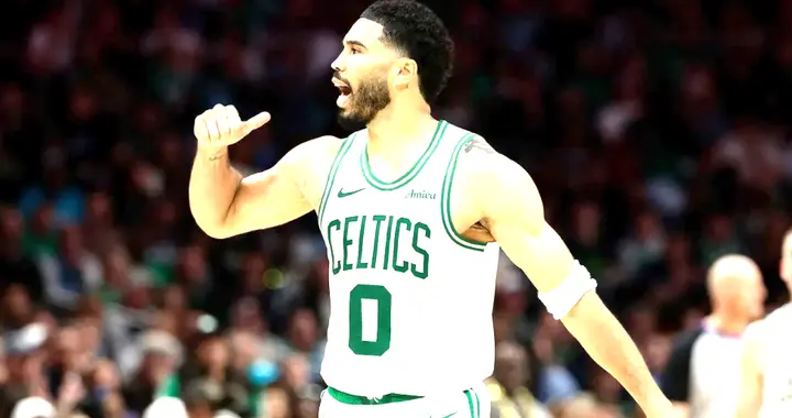 塔图姆25+18+11！布朗轰43分，绿军横扫热火，创队史近56年纪录