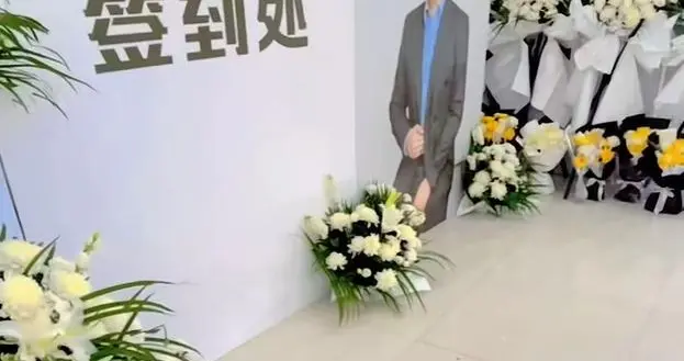 张雪峰悼念现场哭声一片，李阳爆料三件事毁了好友，问题早就隐现