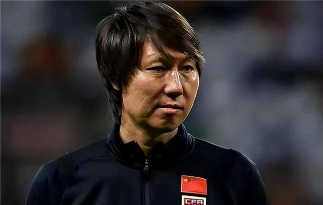 案例：李铁有多贪？国足厨师自爆：厨师收10万，球员收300万