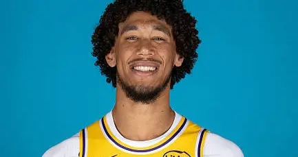 明日对阵魔术，湖人内线基石出战成疑，而ESPN依然看好后者