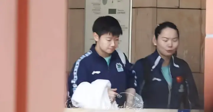 新加坡大满贯，王楚钦王皓一起，桥本给球迷签名，莎莎佳佳下训