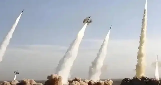 美伊谈判未果，万斯转身离开，以色列加紧轰炸，伊朗应丢掉幻想