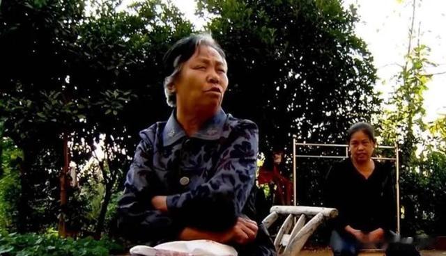四个儿女，五套房，无人赡养8旬老母亲，孙子：她活该