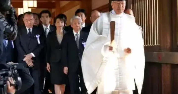 高市拜鬼倒计时，支持率再创新高！中国回应:解放军全时待战