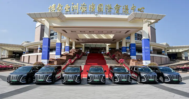 腾势D9在博鳌论坛被老外围观，国产汽车竟能如此霸气？