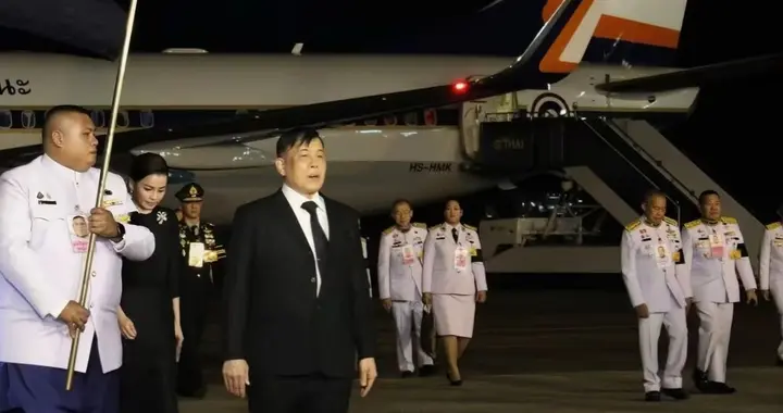 御驾亲临泰北！泰国国王赴清迈主持皇家项目开幕式，民众夹道迎驾