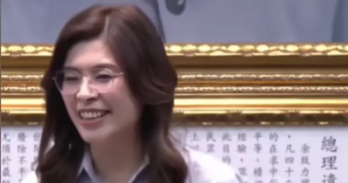 地位彻底反转！国台办两度公开点名张凌赫，郑丽文的心愿实现了