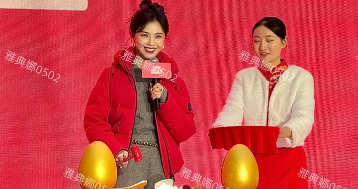 离开美颜和滤镜的刘涛跟女神不搭边，颜值气质神似淘宝中老年模特