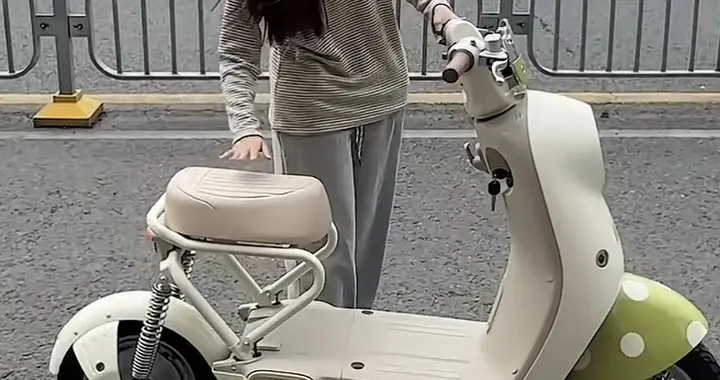 离谱！新国标老百姓不认账，官媒都看不下去了，雅迪电动车道歉！