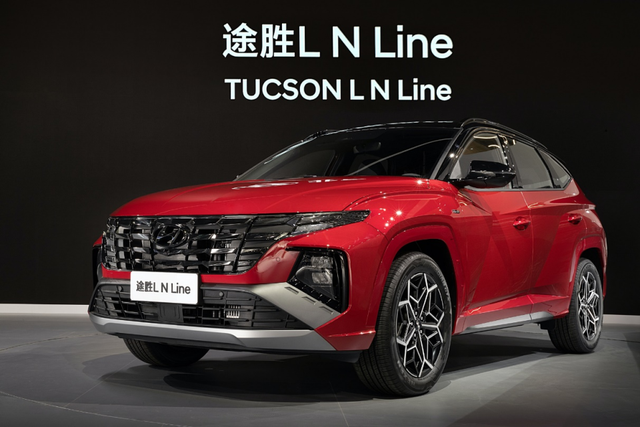 高性能SUV，红色卡钳+后扰流板，颜值不输宝马X5，一口价11.98万