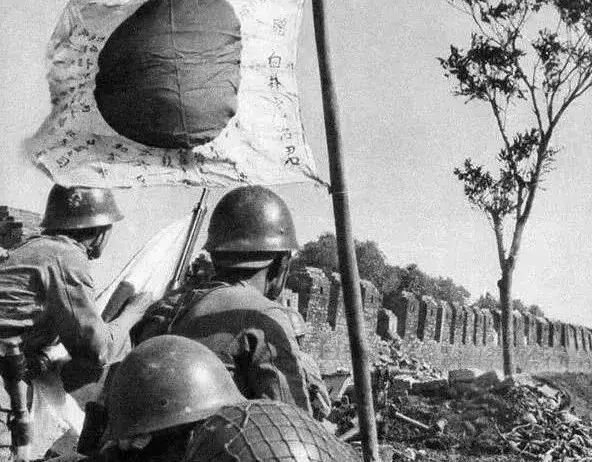 侵华日军回忆，在一块高粱地，对8个妇女和孩子犯下了滔天罪行！