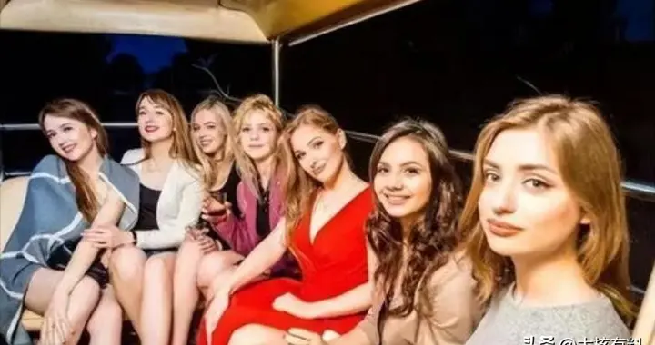 欧洲小国出现“美女党”，要身材好还得漂亮，规定导游必须穿泳装