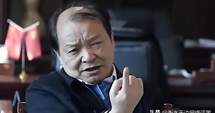 一夜输上亿，花50万开瓶酒，2亿豪车当玩具，父子联手败光百亿！