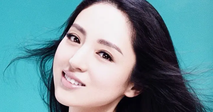演员董璇 ，雪花女神龙