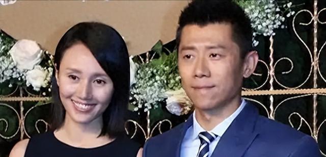 夏雨：结婚不邀请父亲，婚后与母亲明算账，妻子袁泉为他感到心疼