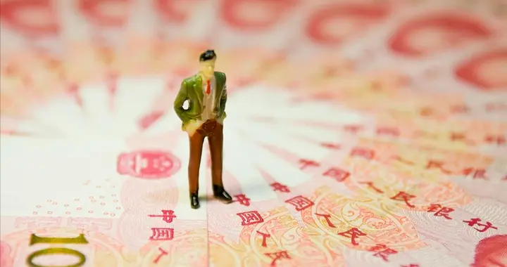 人民币全年升值4.2%，弱于美元贬值幅度！2026年能升破6.6吗？