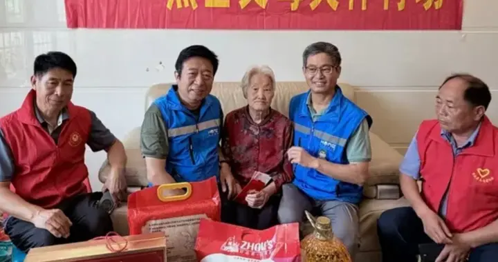 粽香寄忠魂 温情慰烈母