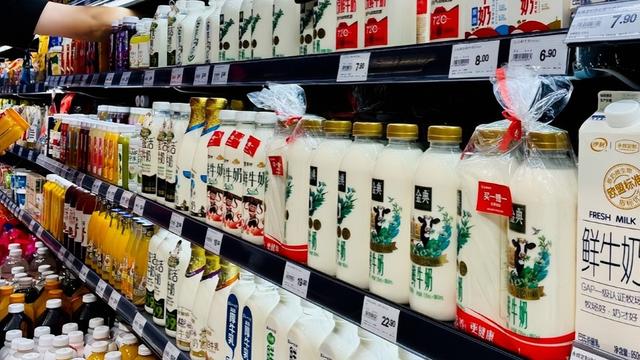 史志铭：原奶价格又跌破底线，来到三块钱一