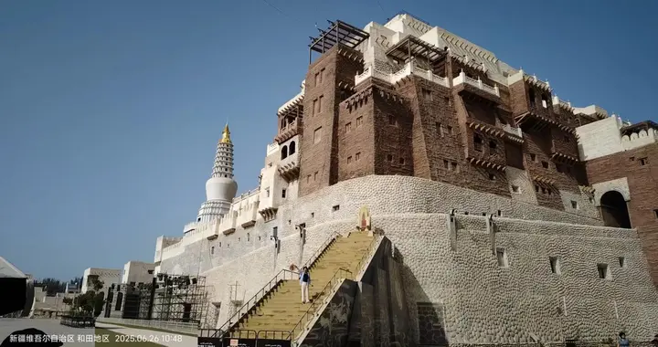 死抱中国大腿两千年！这受气包小国，如今逆袭成吸金宝县！