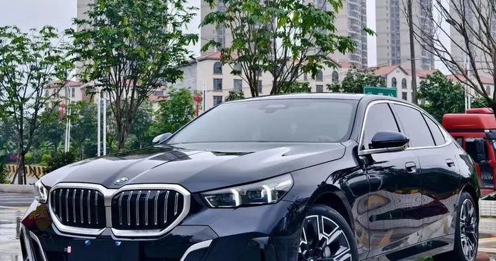 93万宝马跌下神坛！32万公里老车主含泪告白：国产车崛起，我醒了