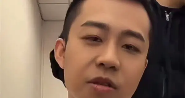 德云社张九龄直播辟谣，没退出社，继张云雷张鹤伦后，他是第三个