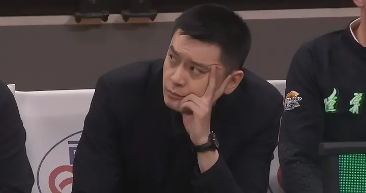 唉！裁掉10分外援，签7分水货，净做傻事，41岁少帅连败欲哭无泪