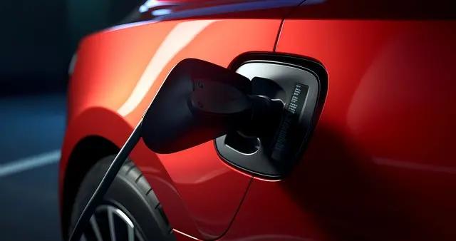 一年开5000公里，油车和电车我选对了