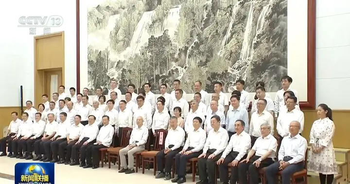 今晚新闻联播里，北戴河暑期休假专家中出现钱七虎与李雪健的身影