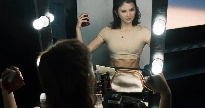 吴艳妮今日份营业美照，满满的荷尔蒙，真有韧劲